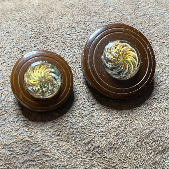 two bakelite buttons patina different sizes for sweater or winter coat - Picture 1 of 8